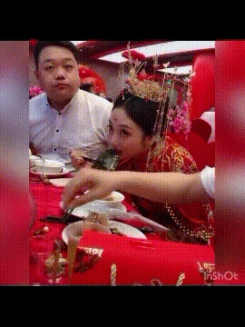 搞笑GIF趣图：我的车比他的还要好，为什么副驾驶没有人陪我-go to sea