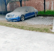 搞笑GIF趣图:大姐，你说一杯就醉，我差点就信你了！-go to sea